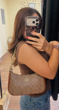 Load image into Gallery viewer, Shoulder bags