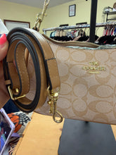 Load image into Gallery viewer, Shoulder bags
