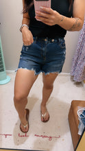 Load image into Gallery viewer, Lauri shorts
