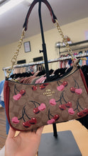 Load image into Gallery viewer, Shoulder bags
