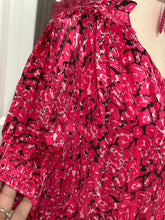 Load image into Gallery viewer, Friday in the office top
