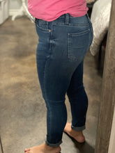 Load image into Gallery viewer, Too boujee jeans
